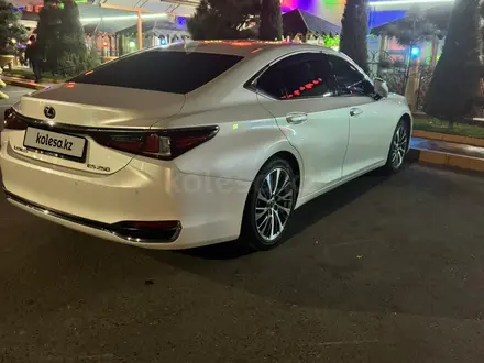 Lexus ES 250 2020 года за 22 500 000 тг. в Алматы