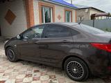 Hyundai Solaris 2015 года за 5 200 000 тг. в Актобе – фото 3