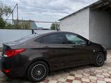 Hyundai Solaris 2015 года за 5 200 000 тг. в Актобе – фото 4