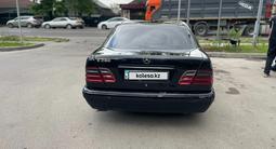 Mercedes-Benz E 320 1999 годаfor2 450 000 тг. в Алматы – фото 4