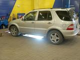 Mercedes-Benz ML 320 1999 годаүшін4 200 000 тг. в Семей – фото 3