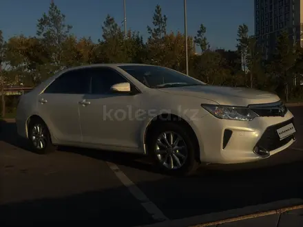 Toyota Camry 2016 года за 9 500 000 тг. в Усть-Каменогорск – фото 2