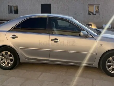 Toyota Camry 2004 года за 3 900 000 тг. в Жанаозен – фото 2