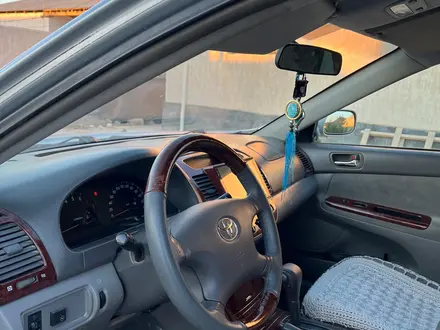 Toyota Camry 2004 года за 3 900 000 тг. в Жанаозен – фото 5