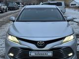 Toyota Camry 2018 года за 12 900 000 тг. в Астана – фото 2