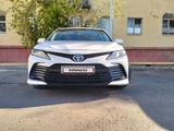Toyota Camry 2022 года за 11 900 000 тг. в Жезказган – фото 4