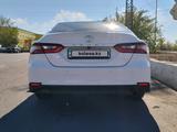 Toyota Camry 2022 года за 11 900 000 тг. в Жезказган – фото 5