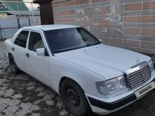 Mercedes-Benz E 230