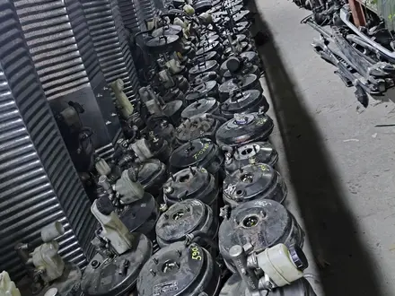 Главный тормозной цилиндр с вакуумом за 880 тг. в Алматы