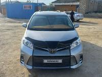 Toyota Sienna 2015 года за 15 000 000 тг. в Атырау