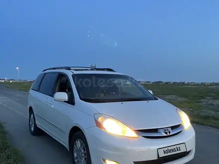 Toyota Sienna 2009 года за 6 800 000 тг. в Атырау – фото 2