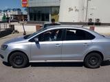 Volkswagen Polo 2011 года за 2 300 000 тг. в Атырау – фото 2