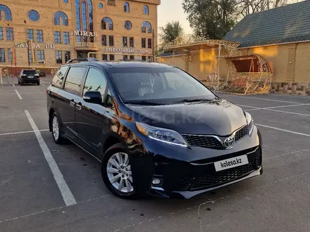 Toyota Sienna 2015 года за 14 500 000 тг. в Алматы