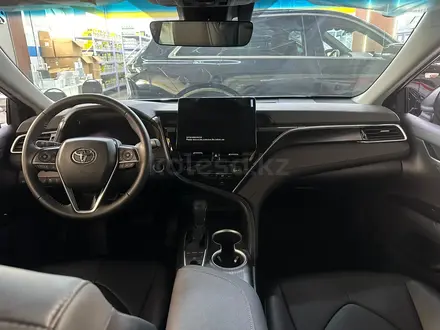 Toyota Camry Elegance eCVT 2024 года за 15 800 000 тг. в Караганда – фото 5