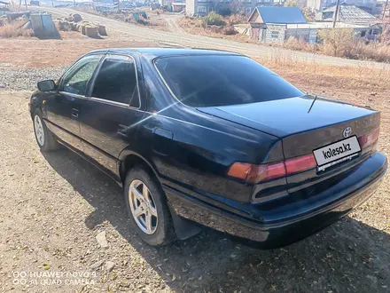 Toyota Camry 1998 года за 3 600 000 тг. в Кокпекты – фото 4