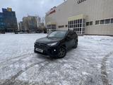 Toyota RAV4 2022 года за 18 500 000 тг. в Астана – фото 2