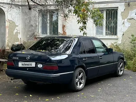 Mercedes-Benz E 200 1991 года за 1 050 000 тг. в Костанай