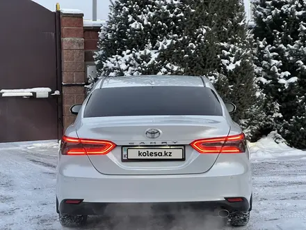 Toyota Camry 2019 года за 14 700 000 тг. в Алматы – фото 5