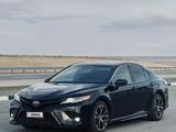 Toyota Camry 2018 годаүшін9 800 000 тг. в Жанаозен – фото 2