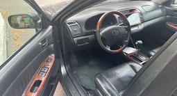 Toyota Camry 2004 годаүшін5 850 000 тг. в Караганда – фото 2