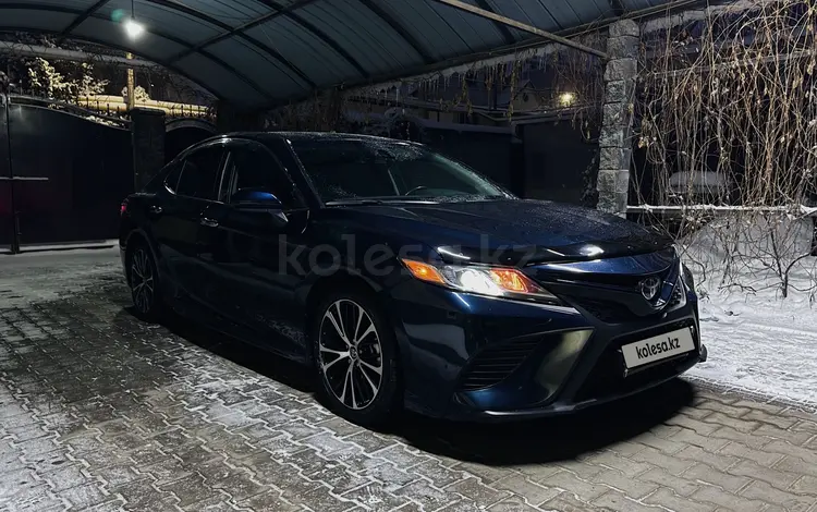 Toyota Camry 2020 года за 13 900 000 тг. в Алматы