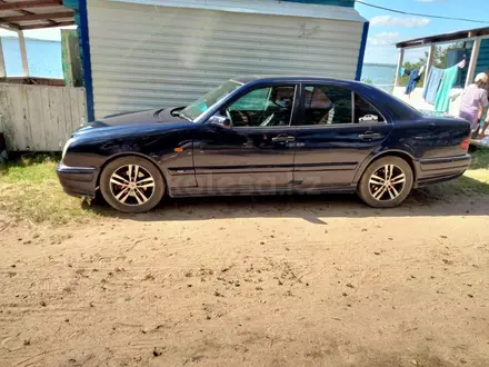 Mercedes-Benz E 230 1995 года за 1 500 000 тг. в Кокшетау – фото 2