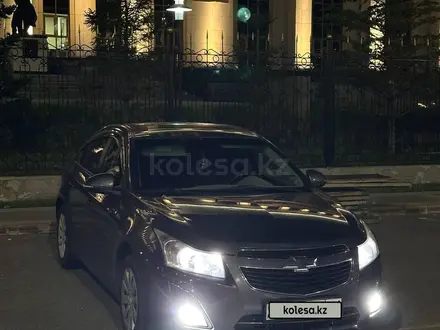 Chevrolet Cruze 2013 года за 3 850 000 тг. в Астана – фото 3