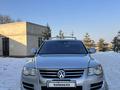 Volkswagen Touareg 2008 года за 7 000 000 тг. в Алматы – фото 2