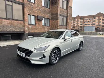 Hyundai Sonata 2023 года за 11 900 000 тг. в Актобе – фото 2