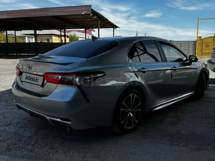 Toyota Camry 2020 года за 13 000 000 тг. в Алматы