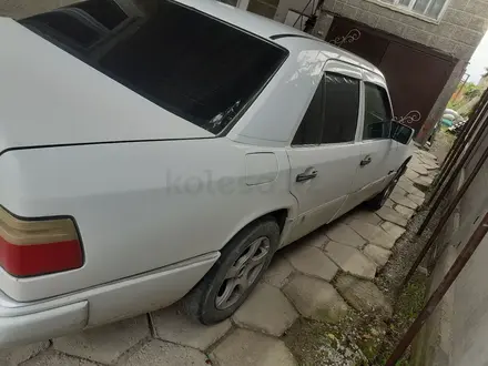 Mercedes-Benz E 230 1991 года за 1 300 000 тг. в Тараз – фото 4