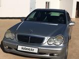 Mercedes-Benz C 180 2002 года за 3 200 000 тг. в Актау – фото 2