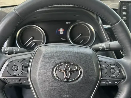 Toyota Camry 2023 года за 21 000 000 тг. в Шымкент – фото 2