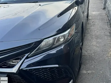 Toyota Camry 2022 года за 11 000 000 тг. в Алматы – фото 3