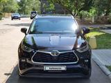 Toyota Highlander 2020 года за 22 000 000 тг. в Костанай – фото 2