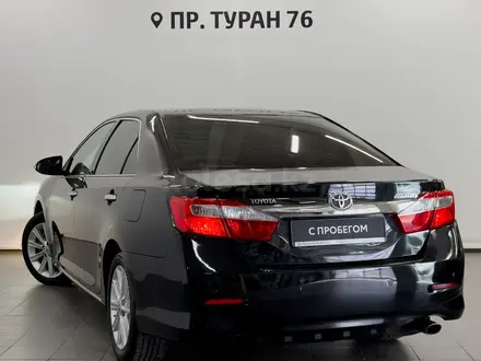 Toyota Camry 2014 года за 10 150 000 тг. в Астана – фото 2