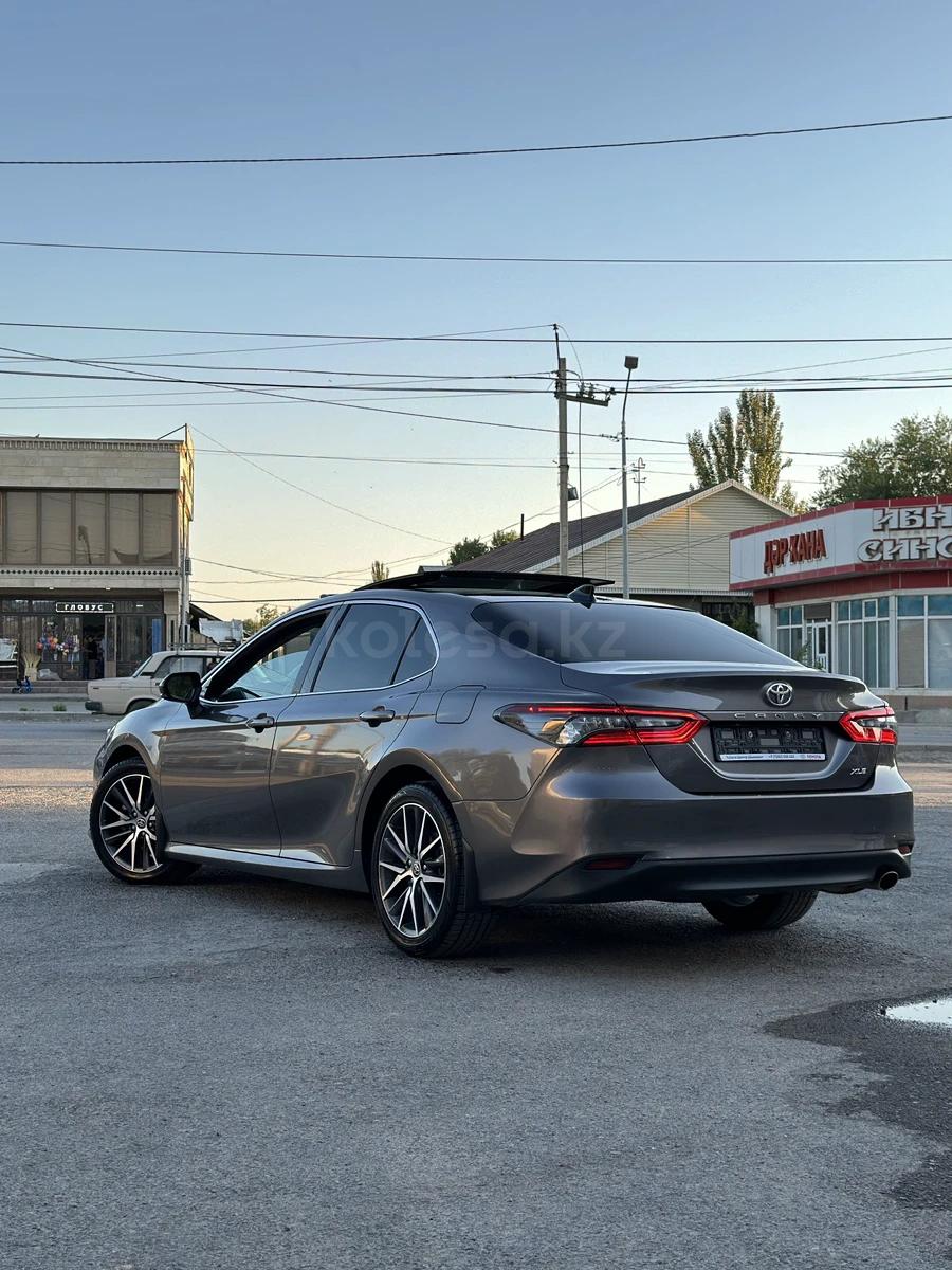 Toyota Camry 2021 г.