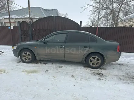 Volkswagen Passat 1998 года за 1 500 000 тг. в Актобе – фото 2