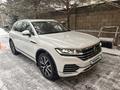 Volkswagen Touareg 2022 годаfor27 800 000 тг. в Астана