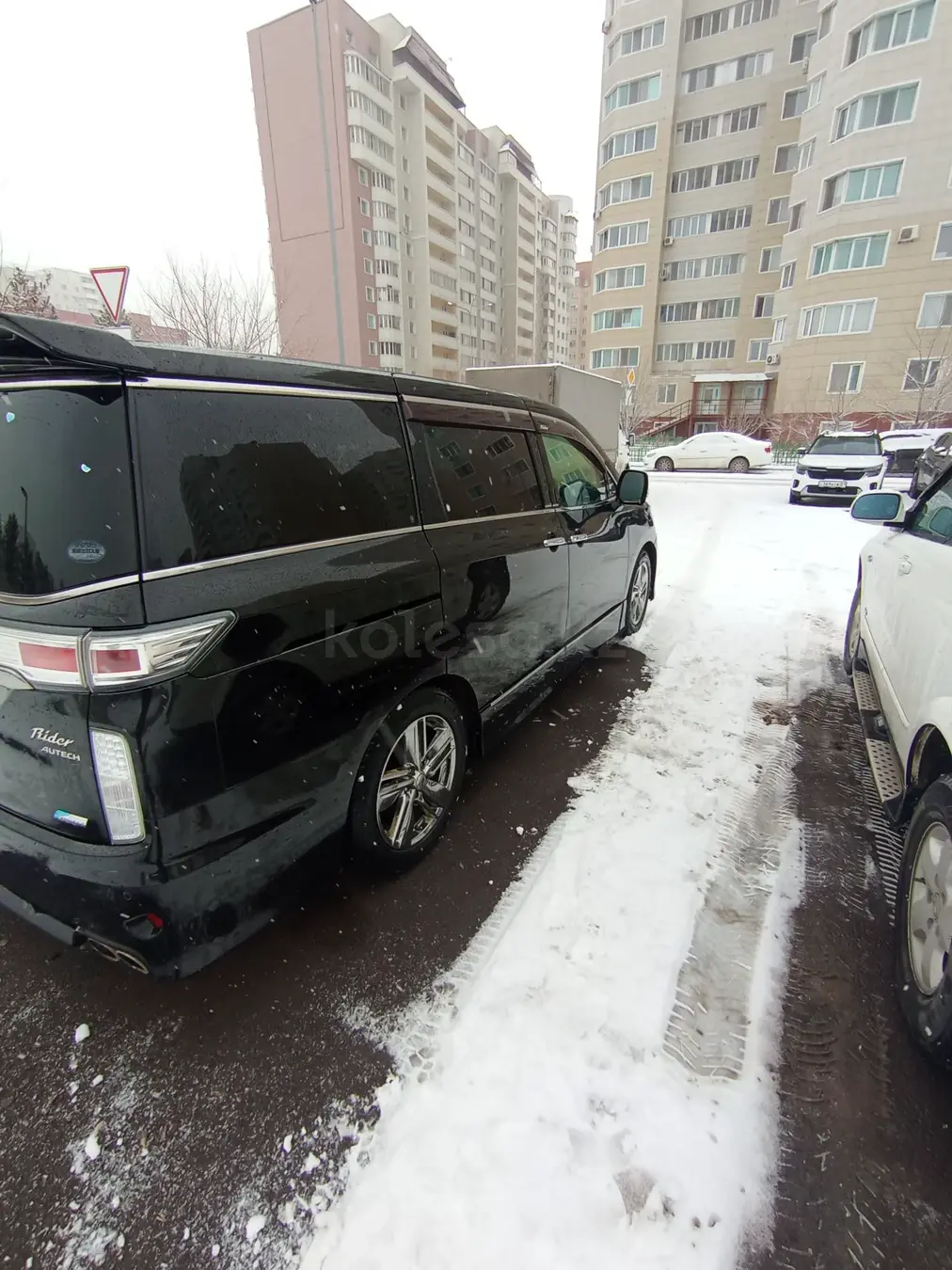Nissan Elgrand, 2011