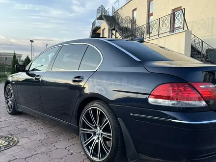 BMW 750 2007 года за 6 000 000 тг. в Алматы – фото 45