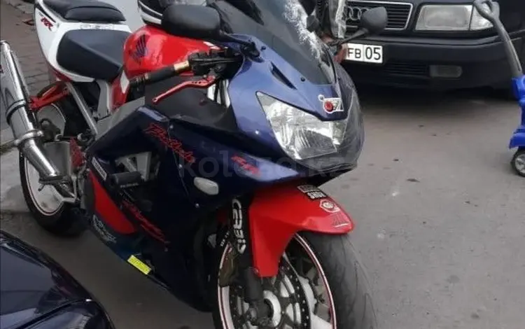 Honda  Honda cbr 929 rr 2001 года за 2 100 000 тг. в Алматы