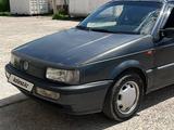 Volkswagen Passat 1995 годаүшін1 700 000 тг. в Шымкент – фото 2