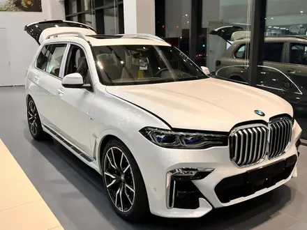 BMW X7 2022 года за 62 000 000 тг. в Алматы