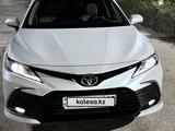 Toyota Camry 2023 года за 16 500 000 тг. в Актау – фото 3