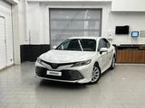 Toyota Camry 2021 года за 16 200 000 тг. в Астана