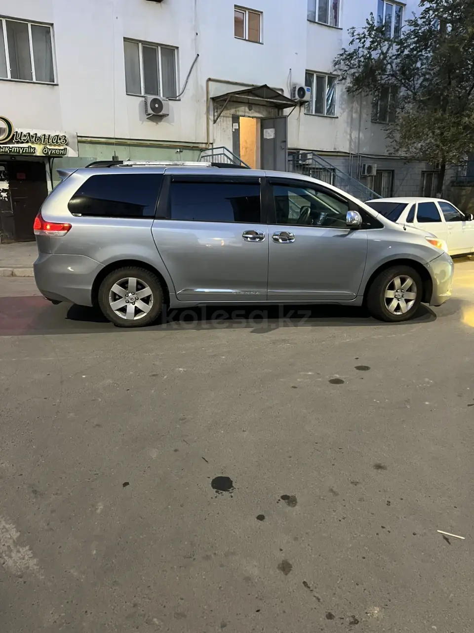 Toyota Sienna, 2010