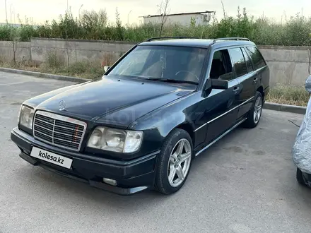 Mercedes-Benz E 280 1993 года за 3 100 000 тг. в Астана – фото 2