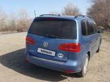 Volkswagen Touran 2010 года за 3 000 000 тг. в Семей – фото 3