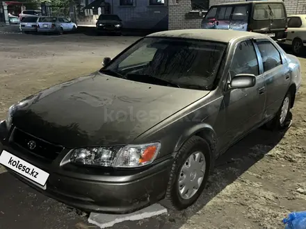 Toyota Camry 2001 года за 2 890 000 тг. в Семей – фото 2